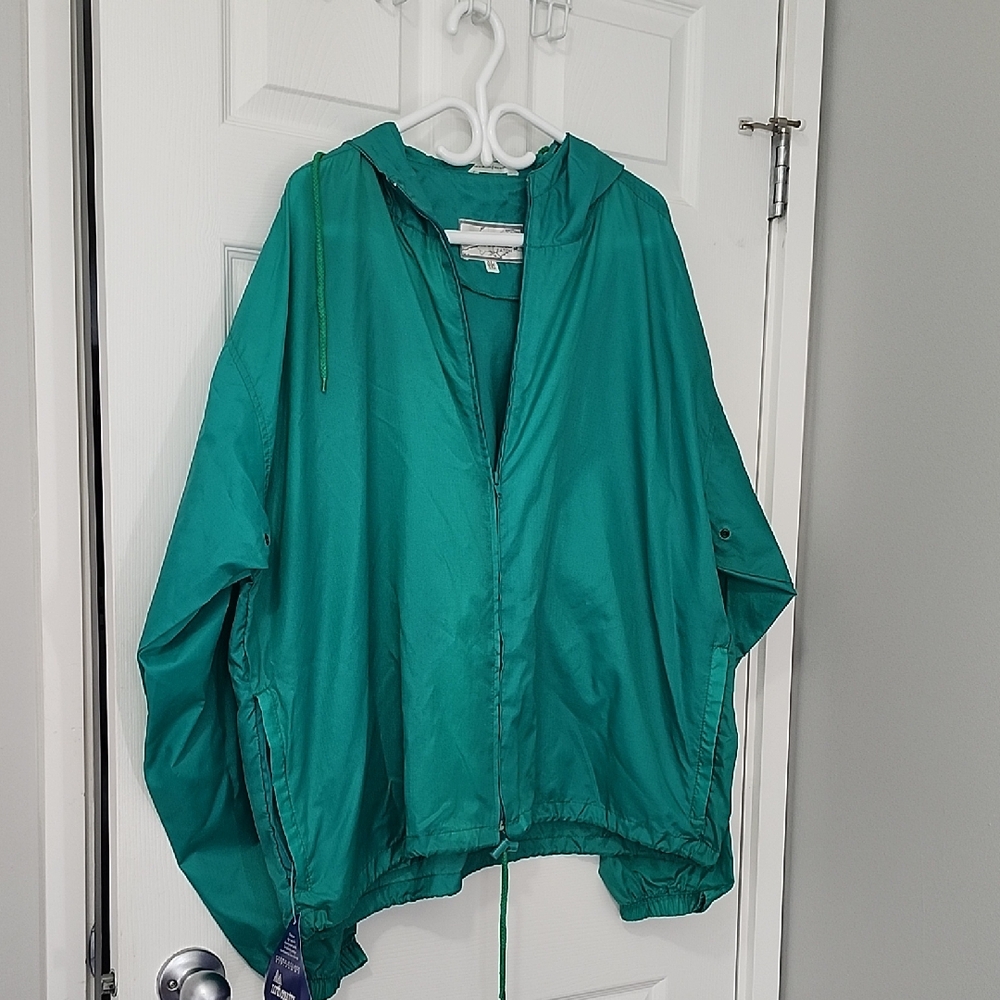 North Country Eaton  NWT Lightweight Jacket ,folds Into Its Own Pouch